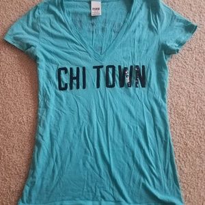 VICTORIAS SECRET V-NECK CHI TOWN TEE SIZE MEDIUM